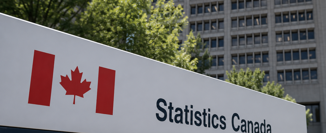 Sinal da Statistics Canada junto a um edifício institucional no Canadá.
