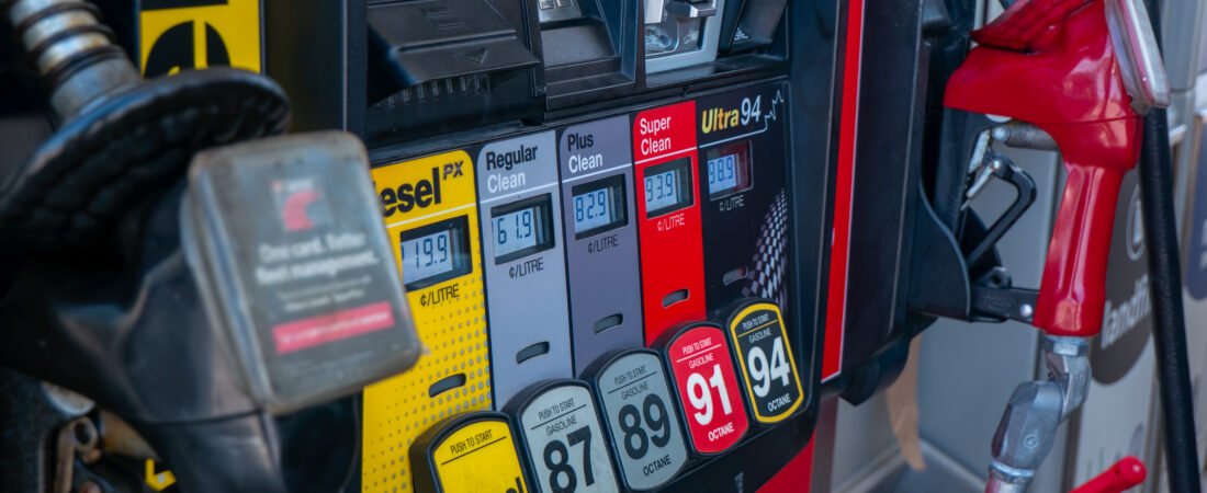Bomba de combustível numa estação de serviço no Canadá.