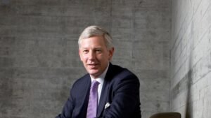 Mark Carney nomeia Dominic Barton para presidir ao conselho da Invest in Canada e Gurinder Grewal para CEO
